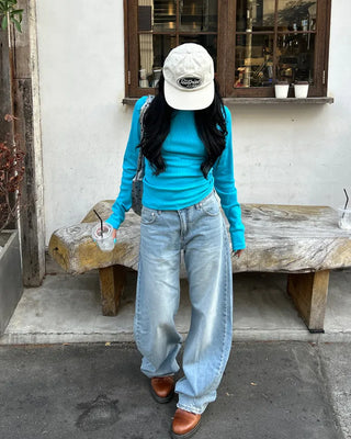 Low-waist curved light denim jeans