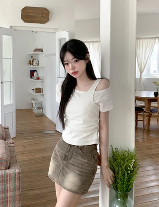 Side-shirred short-sleeved T-shirt