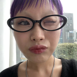 Black round glasses