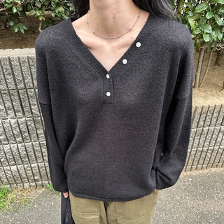 Half-open button knit
