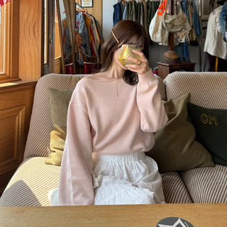 Simple boat neck knit