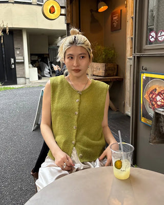 Round neck marble button knit vest