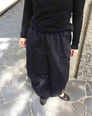 2-Way Knee-Tuck Easy Nylon Pants