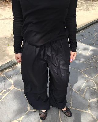2-Way Knee-Tuck Easy Nylon Pants