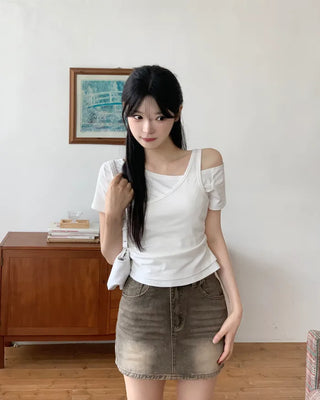 Side-shirred short-sleeved T-shirt