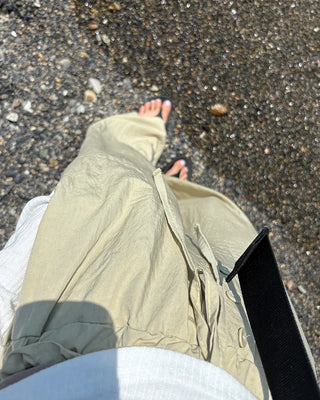 Glossy nylon band button pants