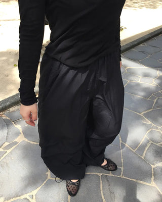 2-Way Knee-Tuck Easy Nylon Pants