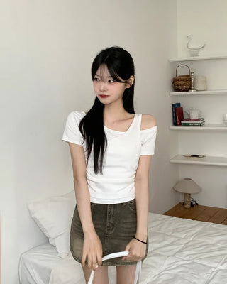 Side-shirred short-sleeved T-shirt