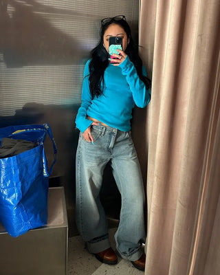 Low-waist curved light denim jeans
