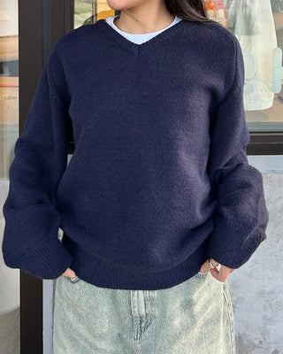 V-neck raglan shoulder knit sweater