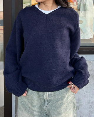 V-neck raglan shoulder knit sweater
