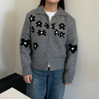 Flower-point color knit zip-up