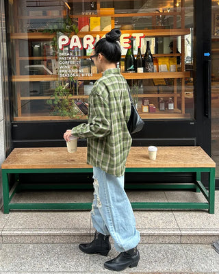 Patch pocket collar check shirt