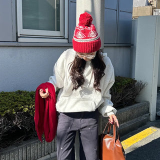Pom-pom tree knit hat