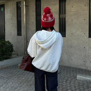 Pom-pom tree knit hat