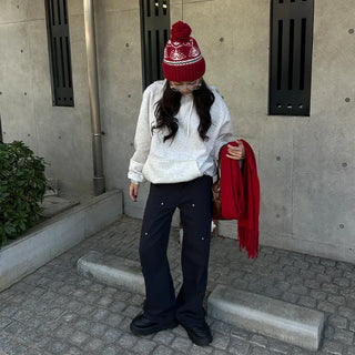 Pom-pom tree knit hat