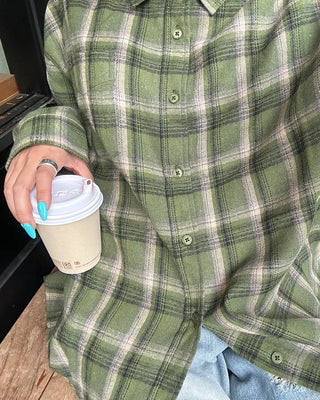 Patch pocket collar check shirt