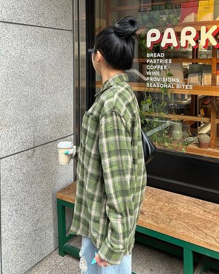 Patch pocket collar check shirt