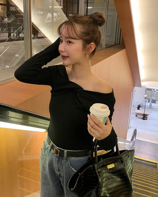 Ribbon Twist Slim T-Shirt