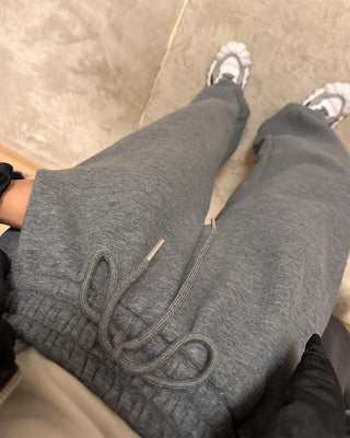 Wide-leg sweatpants with elastic waistband