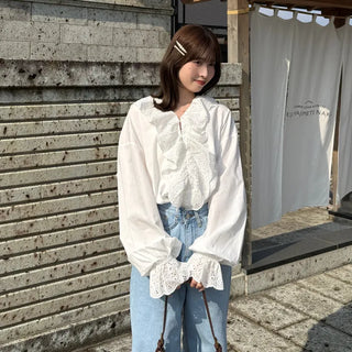 Punching detail blouse