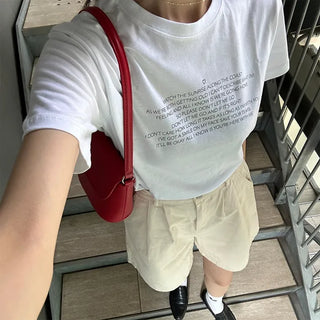 Small lettering short-sleeved T-shirt