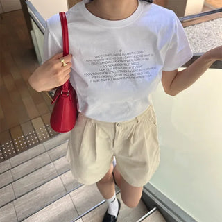 Small lettering short-sleeved T-shirt