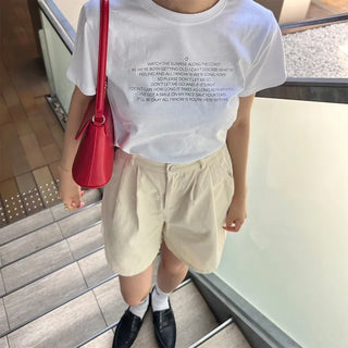 Small lettering short-sleeved T-shirt