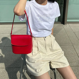 Small lettering short-sleeved T-shirt