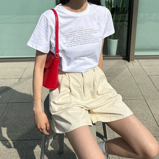 Small lettering short-sleeved T-shirt