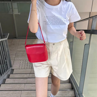 Small lettering short-sleeved T-shirt