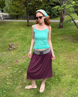 Basic color sleeveless top