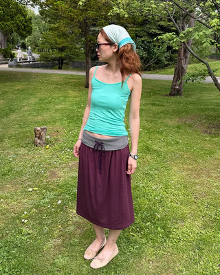 Basic color sleeveless top