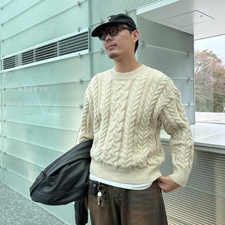 Cable oversized round knit