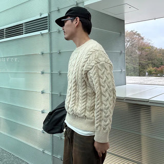 Cable oversized round knit