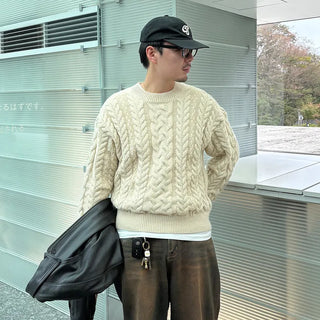 Cable oversized round knit