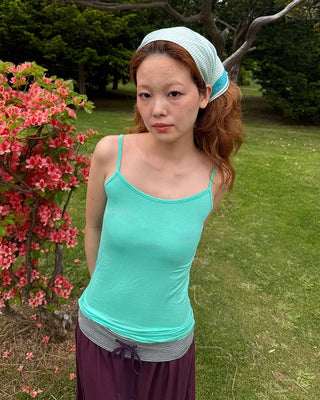 Basic color sleeveless top