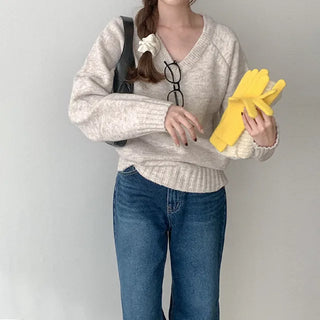 Colored V-neck knit