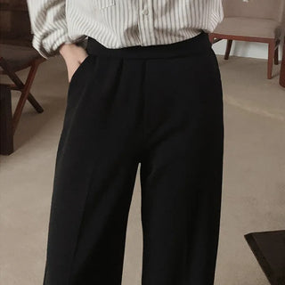 Stress-free! Comfortable wide-leg fleece-lined slacks that feel like training wear.