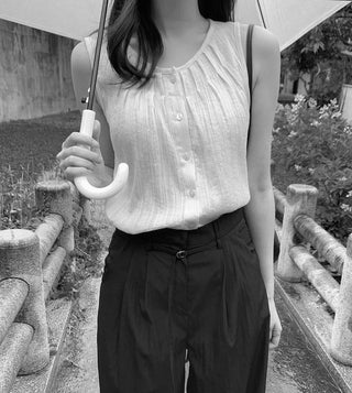 Sleeveless blouse - 2 colors
