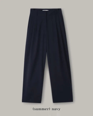 Leg-lengthening pintuck wide slacks