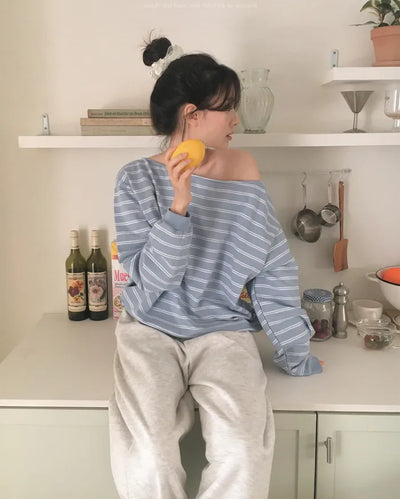 Striped off-shoulder sweatshirt