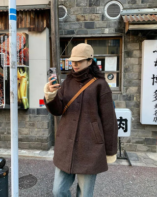 A half coat that can be worn even in the middle of winter.