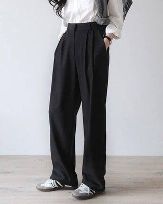 Leg-lengthening pintuck wide slacks