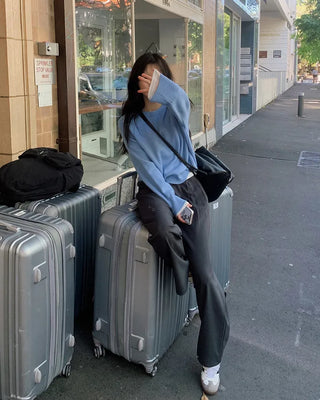 Leg-lengthening pintuck wide slacks