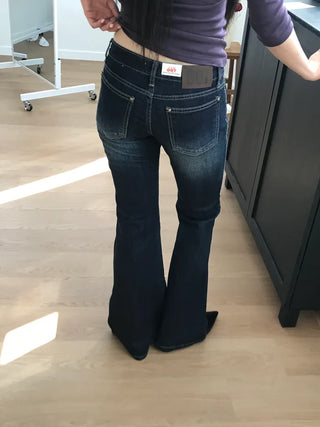 Flared low-rise jeans