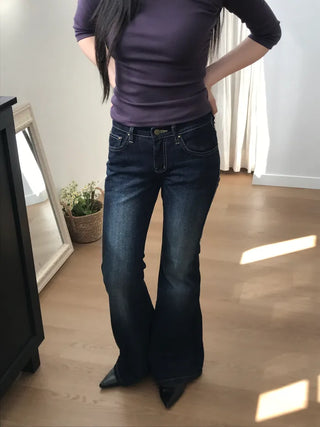 Flared low-rise jeans