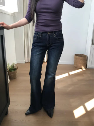 Flared low-rise jeans