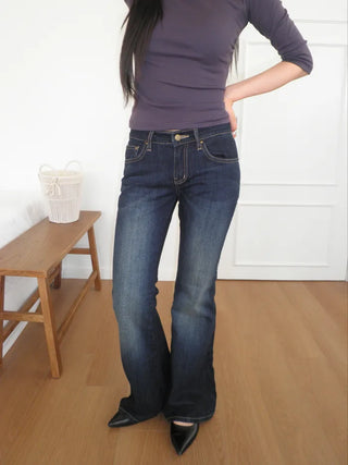 Flared low-rise jeans