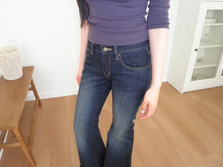 Flared low-rise jeans